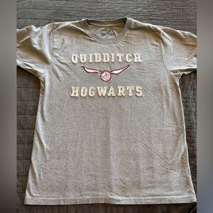 Universal Studios Harry Potter WorkdHogwarts Quidditch Tee Size M‎